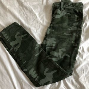 Camo skinny jeans